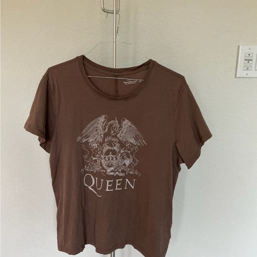 Abercrombie & Fitch Graphic Tee - Picture 3 of 4